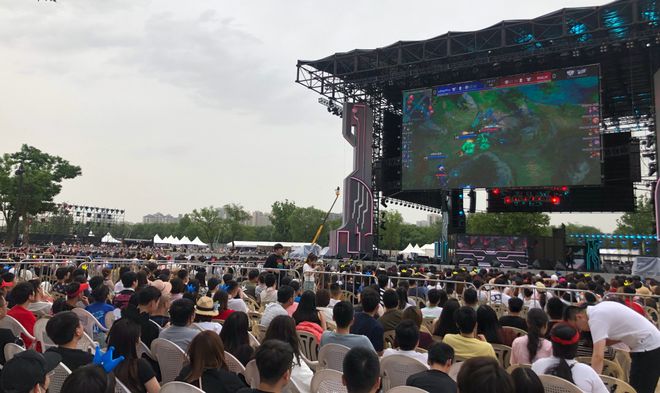 对索莱尔而 对索莱尔而